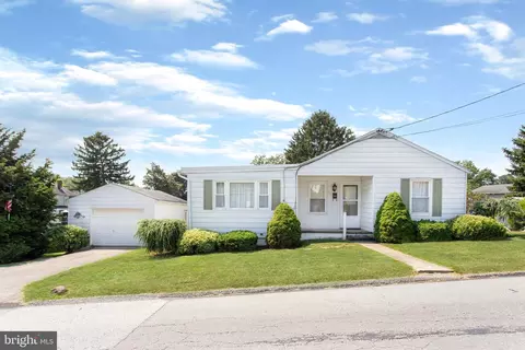 262 N Railroad Ln, Red Lion, PA 17356