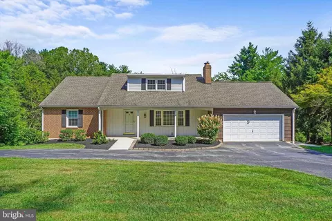 2027 Crescent Rd, York, PA 17403