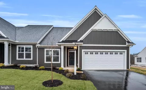 923 Shadowbrooke Dr, Dover, PA 17315