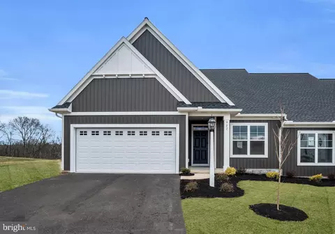 927 Shadowbrooke Dr, Dover, PA 17315