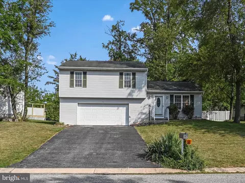 2817 Sherwood Ln, Dover, PA 17315