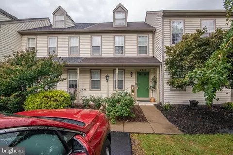 2753 Woodmont Dr, York, PA 17404