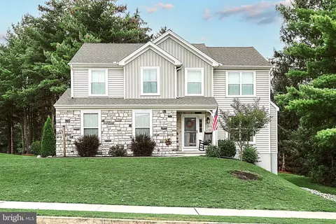 2 Dogwood Ter, Dillsburg, PA 17019