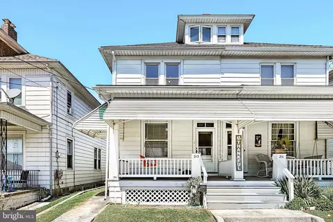 213 W High St, Red Lion, PA 17356