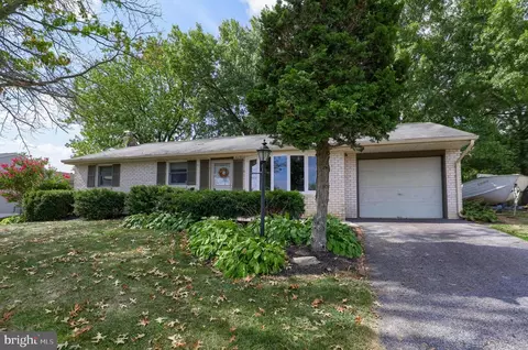 8 Logan Heights Rd, York, PA 17403