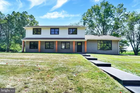 2423 Hepplewhite Dr, York, PA 17404