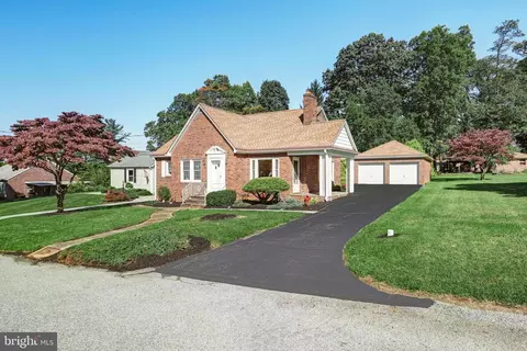 17 Ovelton Ave, Stewartstown, PA 17363