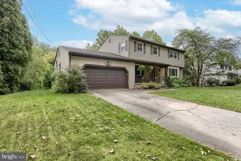 12 Tall Tree Dr, Camp Hill, PA 17011