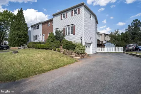 8 Russian Olive Dr, Etters, PA 17319