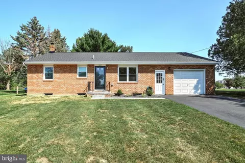 5225 Grandview Rd, Hanover, PA 17331