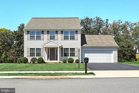 125 Stone Creek Dr, York, PA 17406