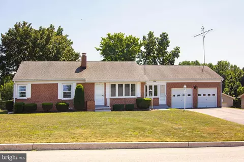 50 Ruel Ave, Hanover, PA 17331