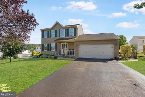 225 Abbey Dr, Mount Wolf, PA 17347