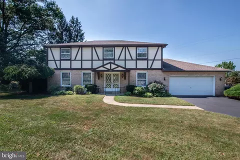 490 Meridian Ln, York, PA 17402
