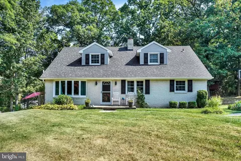 1557 Emig Rd, Spring Grove, PA 17362