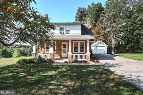 860 S Pleasant Ave, Dallastown, PA 17313