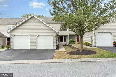 633 Mallard Dr #4D, Etters, PA 17319