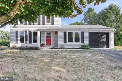 653 Annette Dr, York, PA 17403
