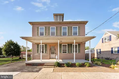 327 W Elm Ave, Hanover, PA 17331