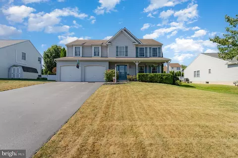 386 Pebble Beach Dr, Mount Wolf, PA 17347