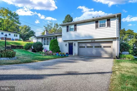 2718 Whitney Dr, York, PA 17402
