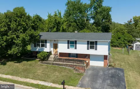 311 Elmwood Dr, Dover, PA 17315