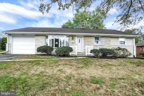 445 Arnold Ln, York, PA 17406