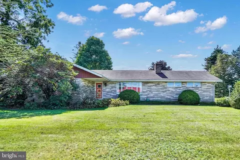 4540 N Biesecker Rd, Thomasville, PA 17364
