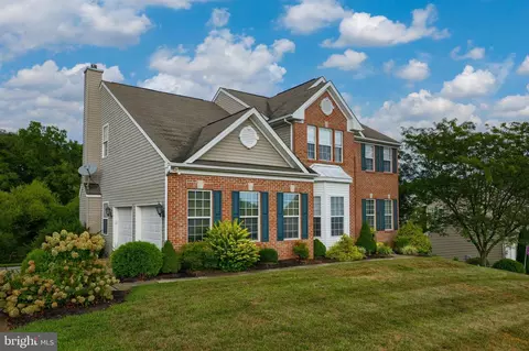 621 Sandpiper Ln, New Cumberland, PA 17070