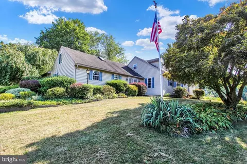 1211 Hoff Rd, Hanover, PA 17331