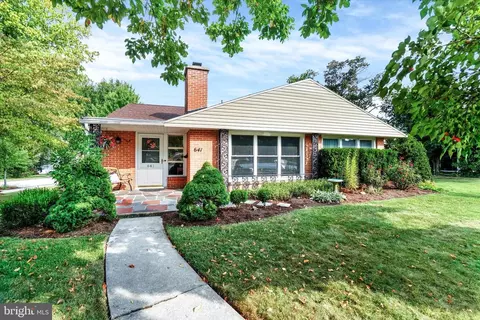 641 Country Club Rd, York, PA 17403