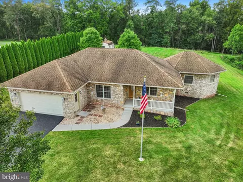 811 Stonybrook Ln, Lewisberry, PA 17339