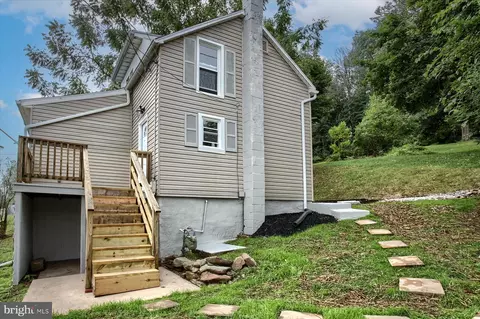 22 E Pennsylvania Ave, Yoe, PA 17313