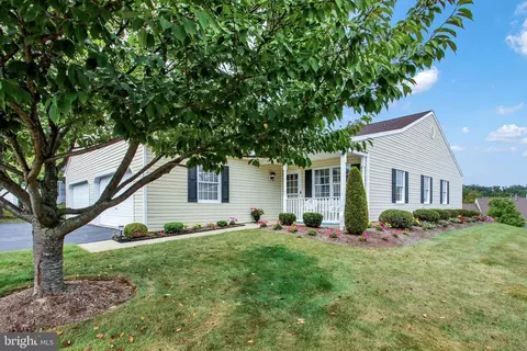4008 Woodspring Ln, York, PA 17402