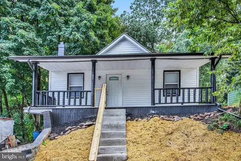 25 Creek Bottom Rd, Manchester, PA 17345
