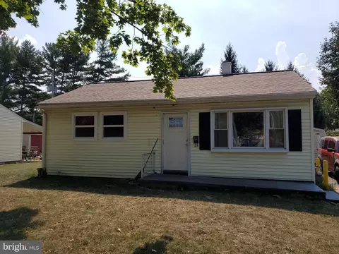 708 Kelly Dr, York, PA 17404