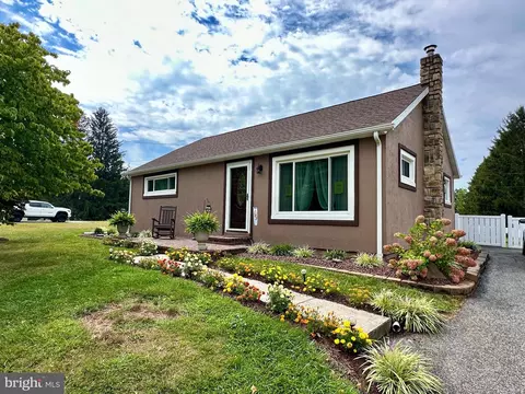 5967 Pine Rd, Thomasville, PA 17364