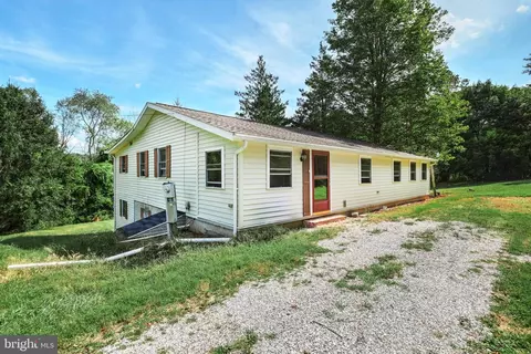 11782 Rockville Rd, Glen Rock, PA 17327