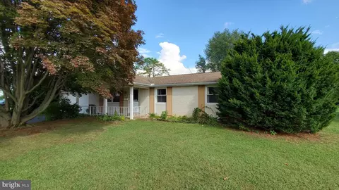 415 Spring Forge Dr, Spring Grove, PA 17362