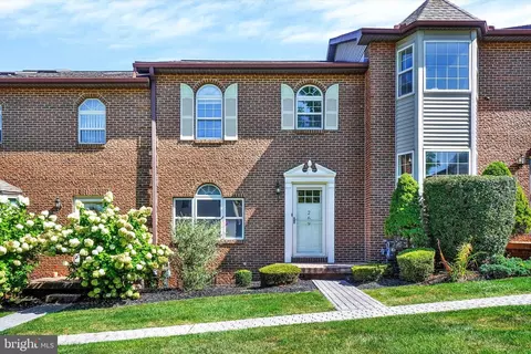 269 W Chestnut St, Dallastown, PA 17313