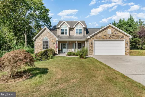62 Summer Dr, Dillsburg, PA 17019