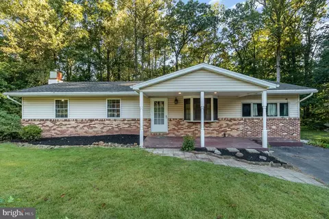 130 Village Rd, Etters, PA 17319