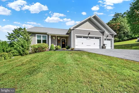 6433 Reynolds Mill Rd, Seven Valleys, PA 17360