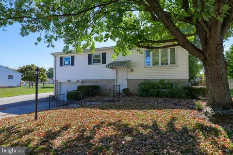 2506 Willapa Dr, Dover, PA 17315