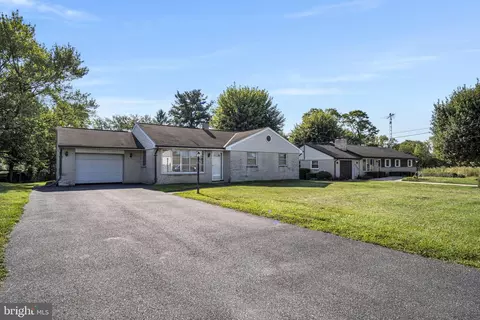 1925 Virginia Ave, Dover, PA 17315