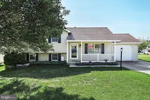 215 Lartry Dr, Red Lion, PA 17356