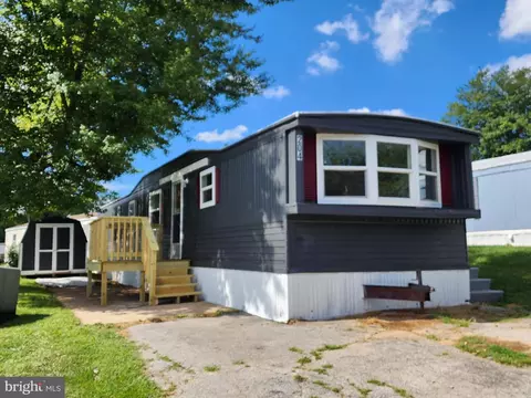 204 Dundee Ln, Glen Rock, PA 17327