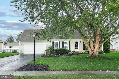 1677 Taylor Dr, Hanover, PA 17331