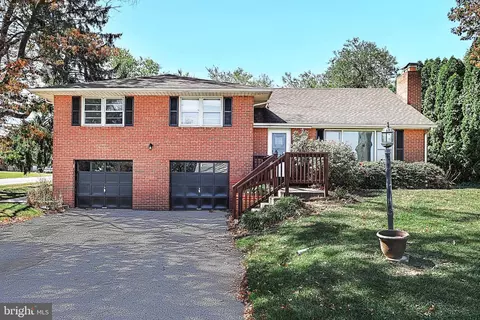1796 Crescent Rd, York, PA 17403