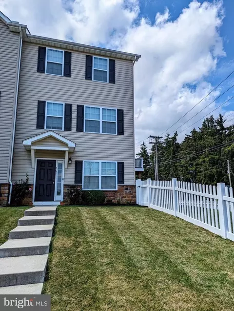 701 Blossom Dr, Hanover, PA 17331